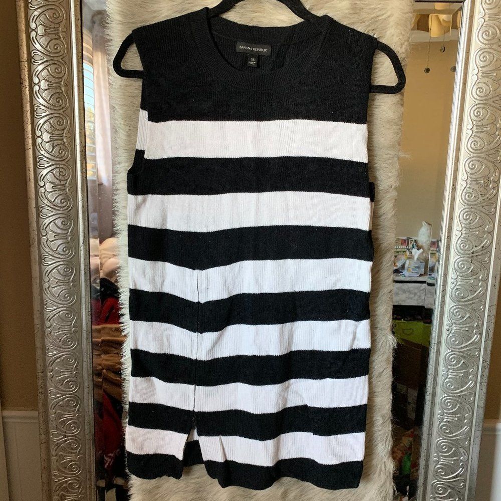 XS banana republic black and white striped sweater